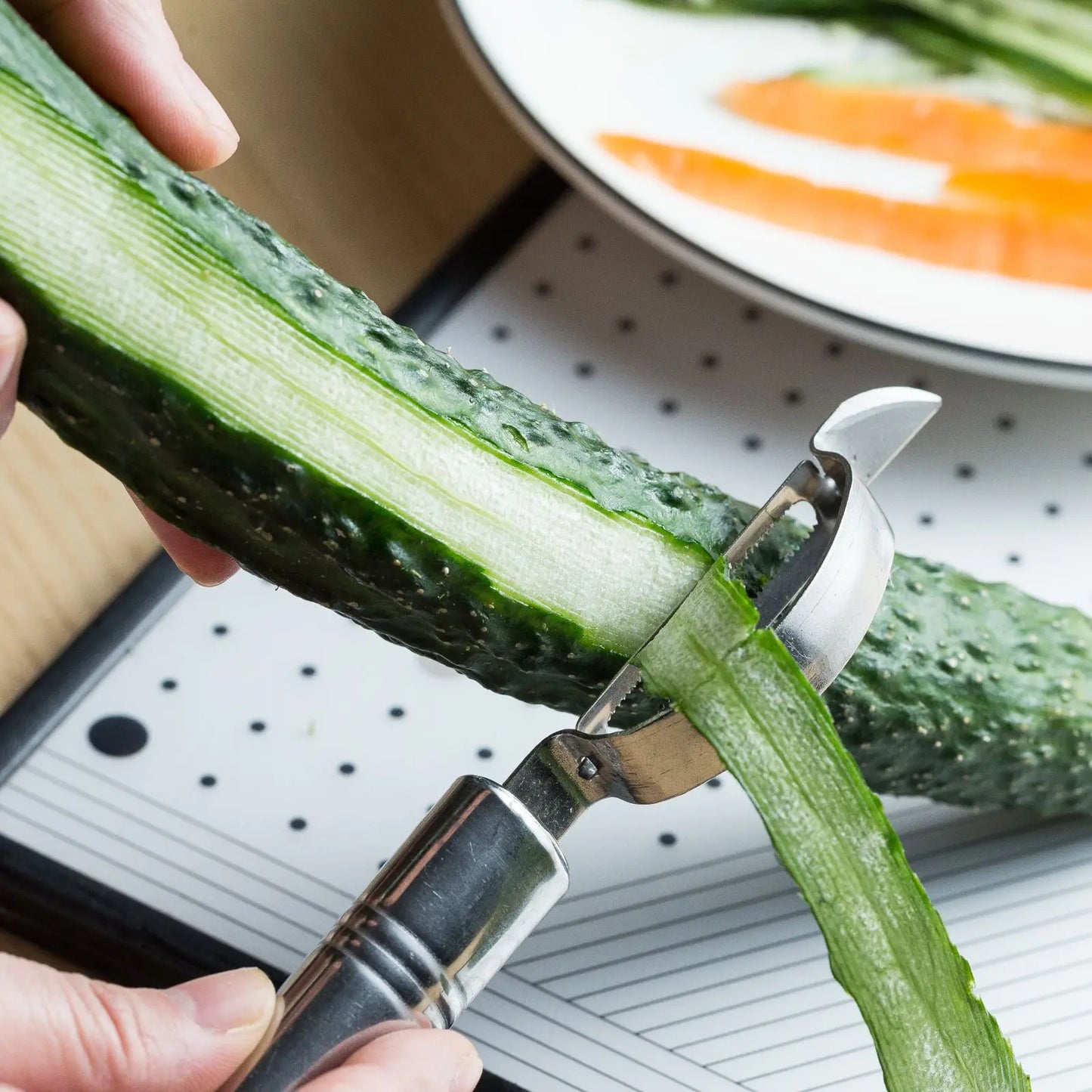 Éplucheur de légumes en acier inoxydable